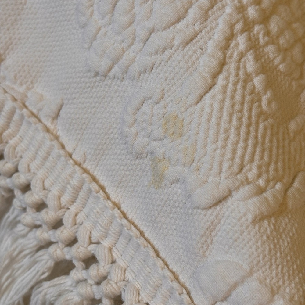 BATES QUEEN ELIZABETH COTTON BEDSPREAD 90x110 ANTIQUE WHITE Fringe Matelasse - Picture 8 of 10